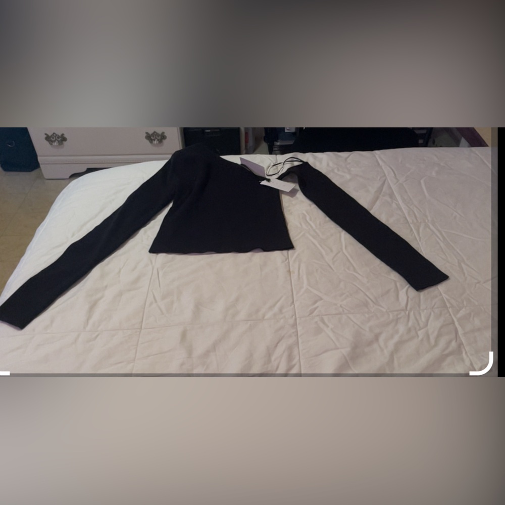 ASTR The Label Black Long Sleeve One Shoulder Ribbed Crop  Top - Picture 7 of 7